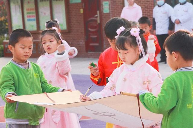 「美心成长」小小的仪式 大大的情怀——绿苑幼儿园升旗仪式