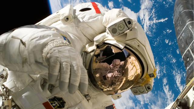 在太空中，尸体也会腐烂吗？会经历一个怎么样的过程？