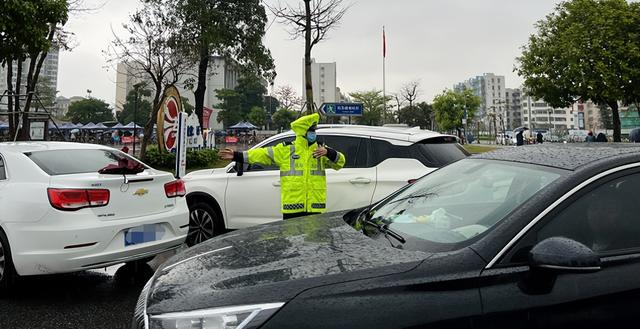 暴雨黄色预警信号生效！降雨+降温还会持续！明天珠海这些路或堵成这样！