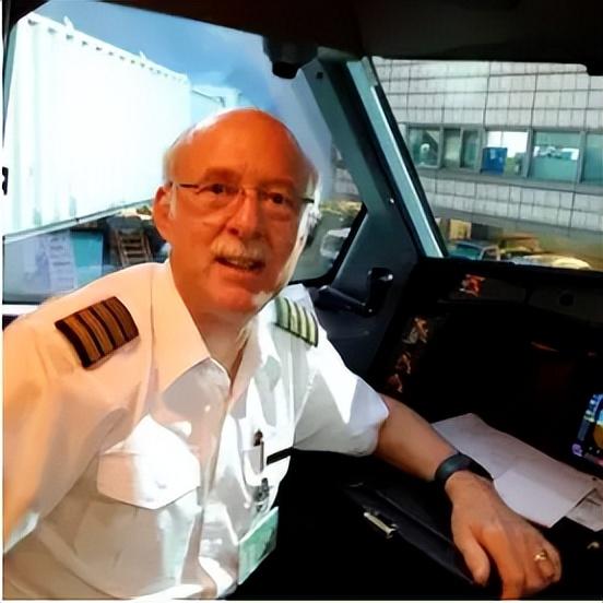 东航空难，最冷血一幕出现：外国诋毁，周星驰一句话冲上热搜