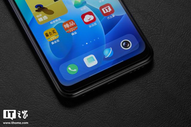 「IT之家开箱」vivo Y33s 5G 手机图赏：清蓝微光，经典深邃