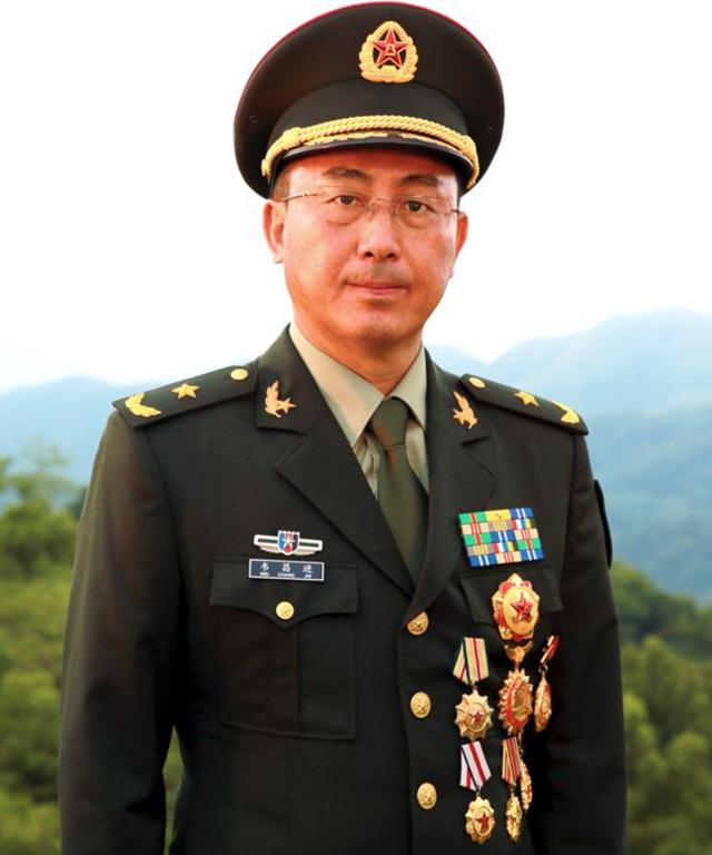 韦昌进眼球被打掉后坚守11小时，高喊：向我开炮！独女也投身国防
