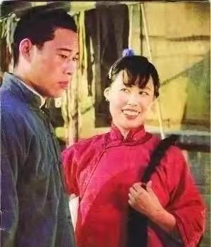 72岁的斯琴高娃：两段带泪的婚姻，三婚丈夫病逝，风光背后有眼泪