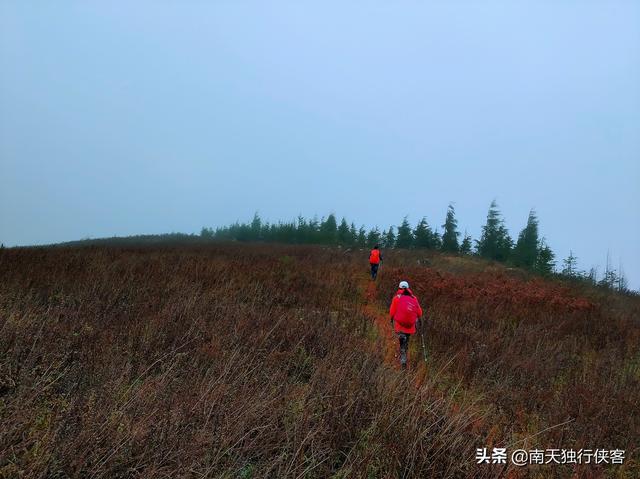 攀登昆明的昆侖山-梁王山，可遠觀滇池、撫仙湖、陽宗海、星雲湖