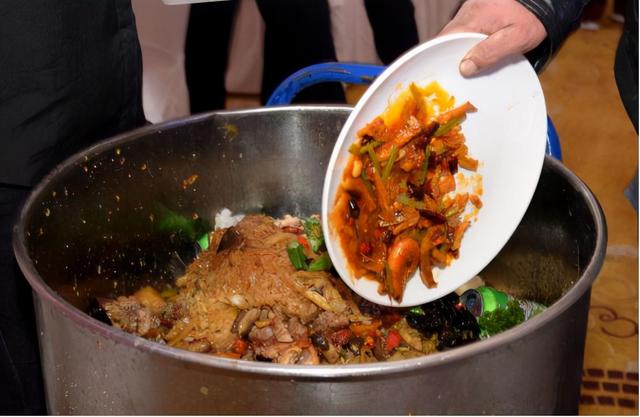 隔夜的饭菜不能吃，这四种隔夜的饭菜千万要注意，患病机率大