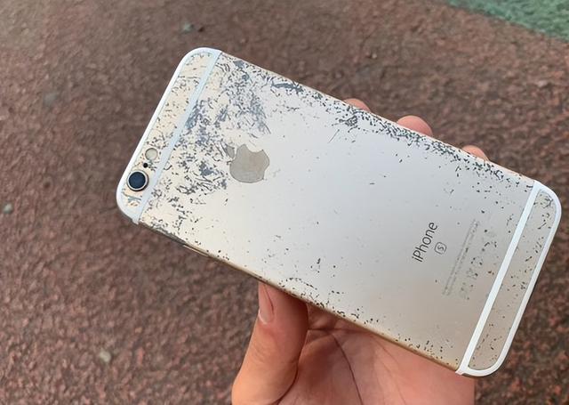 iphone  6系列:机身弯曲,后壳氧化严重.