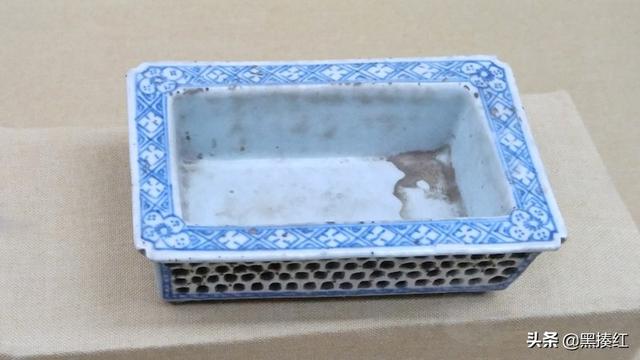 新疆遊記｜喀什博物館裏的老物件：玉燈、瓷盆、薩帕伊、明約勒碑