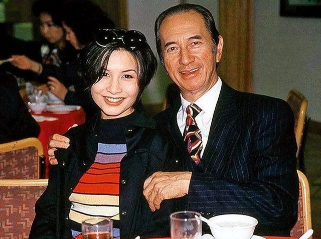 太空出差三人组回来，背后也有何鸿燊的功劳，曾为中国航天捐上亿