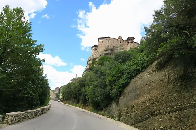 希臘深度遊：卡蘭巴卡、接近天堂的秘境 天空之城（Meteora）