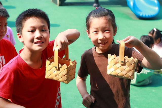 赚积分，换枇杷！行远小学开展“夏耘尝果季”劳动教育课程