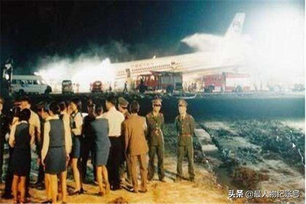 英雄机长倪介祥：飞机起落架丢失，机长紧急迫降，137人全部生还