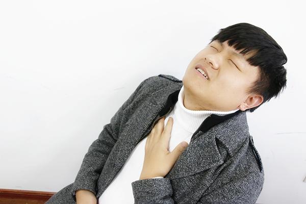 老人吃隔夜菜突发脑炎进ICU，隔夜菜还能吃吗？详细跟你说一说