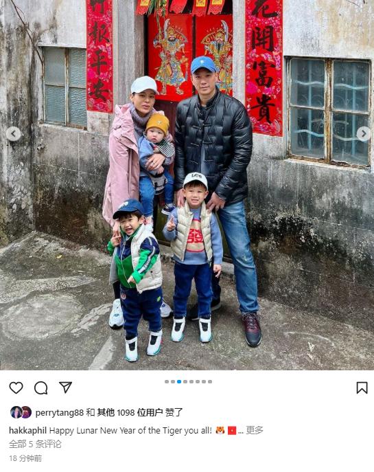 胡杏儿一家回农村过年，不嫌弃简陋环境，老公包揽农活长子挑扁担