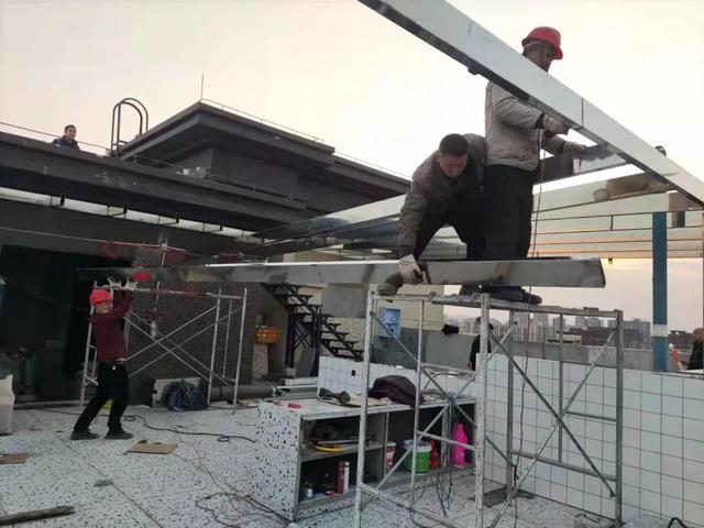 重拳出击！南充主城区一大波楼顶违建被拆除，快看有哪些