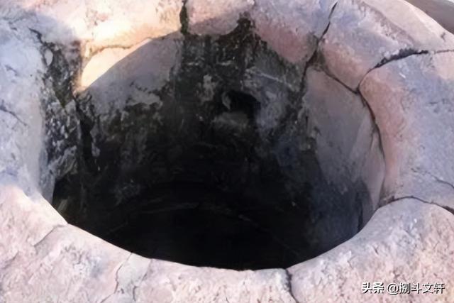 10万人花费十年时间，人工凿平1250座山，红旗渠的修建有多难？