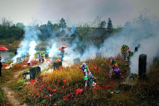 清明节怎么来的？“人过七十不上坟”是真有其事，还是民间传说？