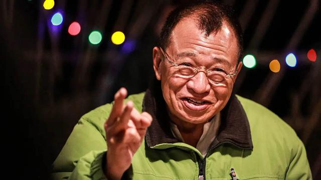 再拿一个！73岁的TVB著名老戏骨低调离巢，投资数百万为女儿开了一家炒菜店。
