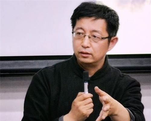 北大教授吴飞呼吁恢复土葬，火葬把人当垃圾处理，是对死者不尊重