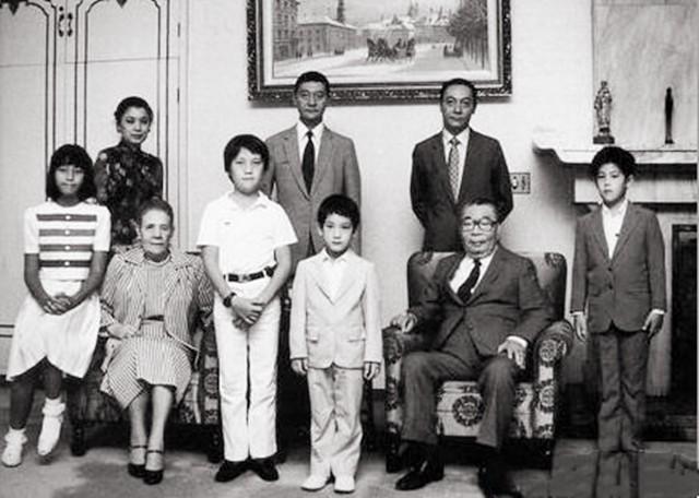 蒋介石长孙瘫痪在床19年，智力退化至五岁，蒋经国：爸爸对不起你