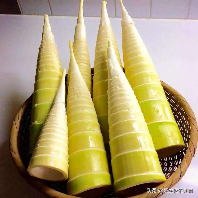 春分到，吃2春菜，食2春果，喝2春茶，做2春事，健康快乐过春天