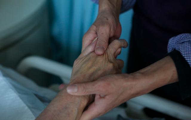 为什么冬天农村的白喜事格外多？4个原因成了老人的“催命符”