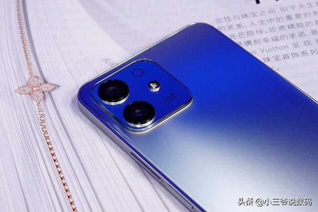 荣耀Play6T Pro：千元高颜值，畅快大玩家