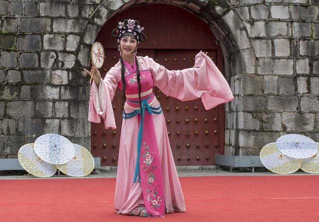 桂林：桂剧、彩调经典片段在古南门实景展演