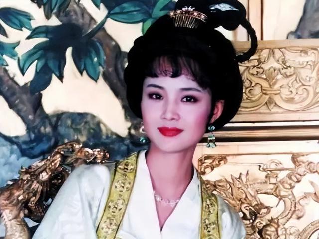 她的人生，远比绯闻精彩