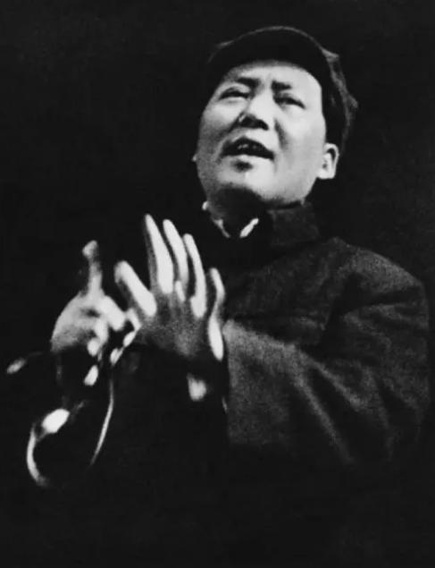 51年彭德怀从朝鲜回国，参加军委会议，大发脾气：难道战士不爱国