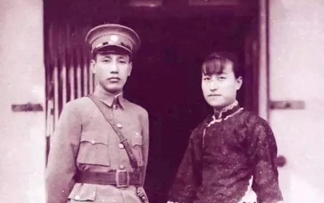 陈洁如嫁大19岁蒋中正，被骗连夜赴美，晚年写书揭露蒋宋联姻真相