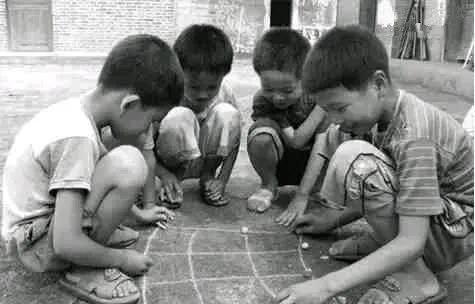 一组30张80年代的老照片，满满的童年记忆，有没有戳中你的泪点？