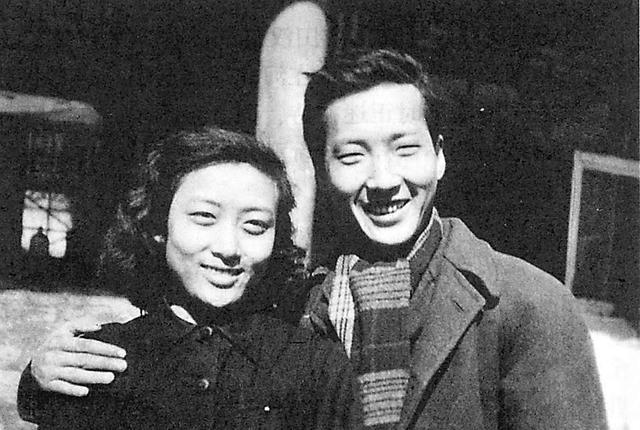 舞台上第一次上演毛主席时，毛主席还健在，看完后他提了1点建议