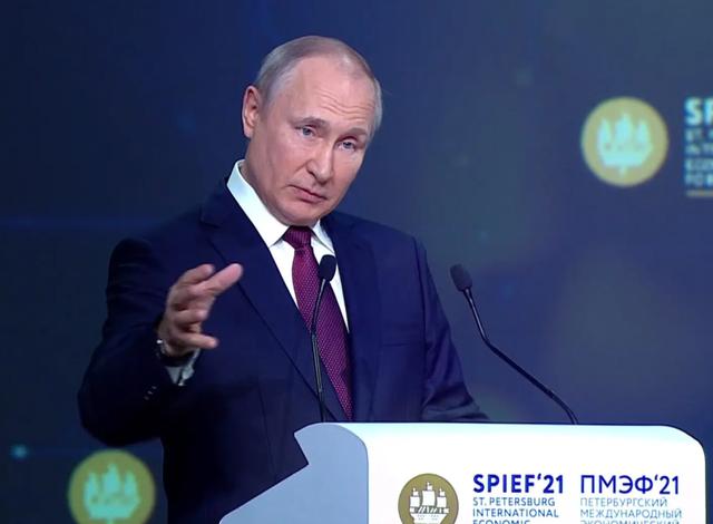 俄罗斯转危为安，英国却因对俄制裁先受伤，民众示威要求首相下台