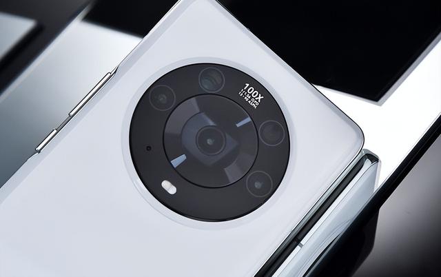 发布八个月下跌1400元，256GB+IP68防水，100倍变焦旗舰加速退场