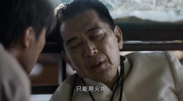 特战荣耀：燕破岳被俘，一个举动暴露卧底，无意间帮了刑天两个忙