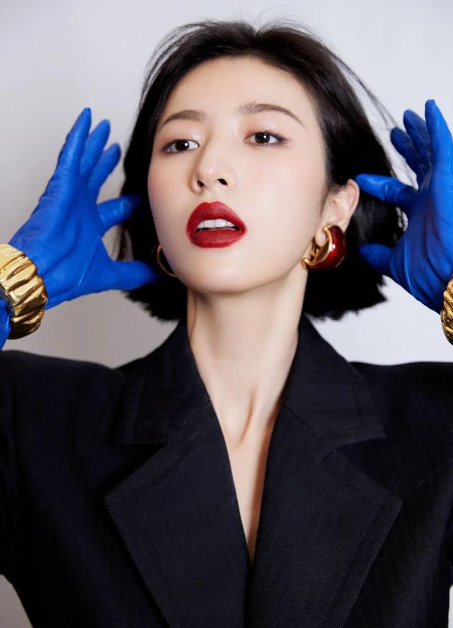 目前,周雨彤的新作《我是真的讨厌异地恋》提档4月29日,搭档张新成的