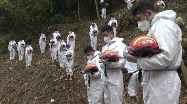 “3·21”东航MU5735航空器飞行事故现场举行遇难者哀悼活动