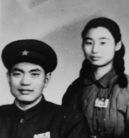 1973年邓小平回到北京，尤太忠去到住处看望：我给你拿几条好烟来