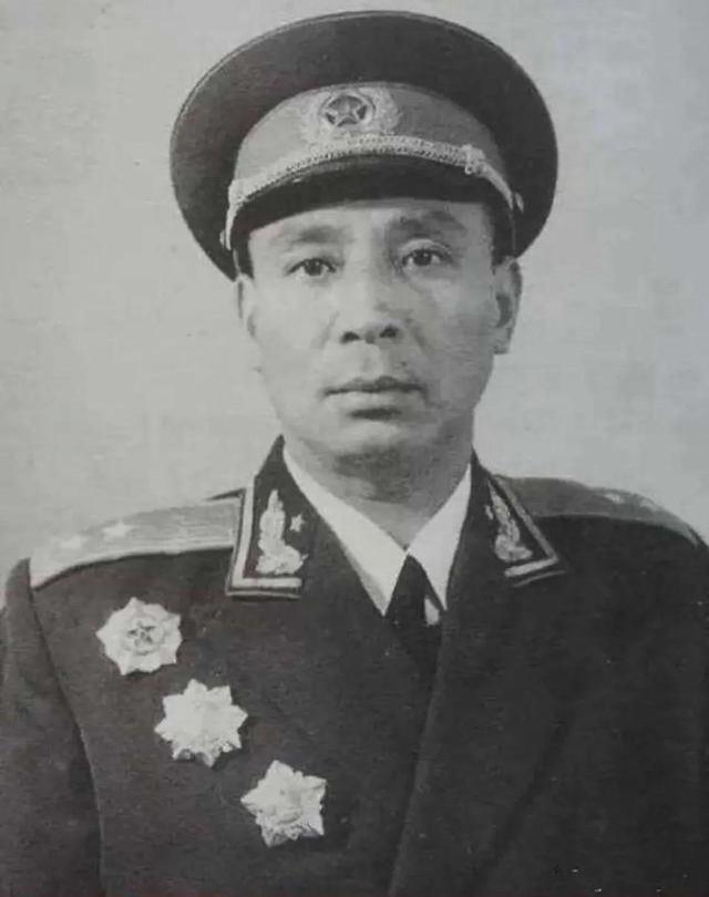 1955年首次授衔，177名中将时任职务简述，附各自戎装照片