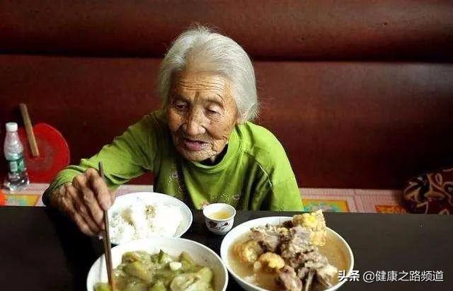 吃得少，活得久？饭量越小，衰老速度越慢？听听医生怎么说