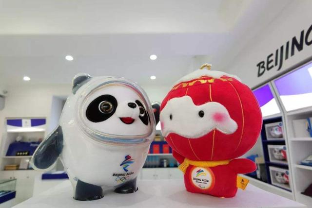美术生啃出“冰墩墩”走红，评论区笑不活了，这才叫美术思维