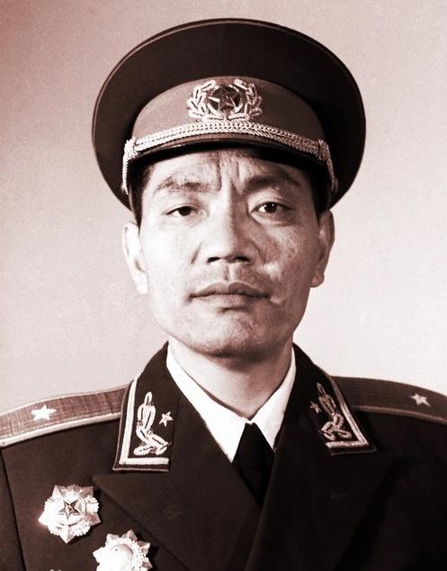 1973年邓小平回到北京，尤太忠去到住处看望：我给你拿几条好烟来