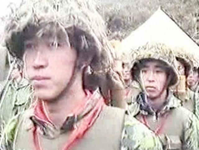 老山战役，幸存的黑豹突击队队员年年相聚，站成一排等待班长点名