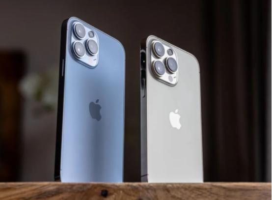 为什么安卓越来越贵，苹果却越卖越便宜？内行人说出背后的原因