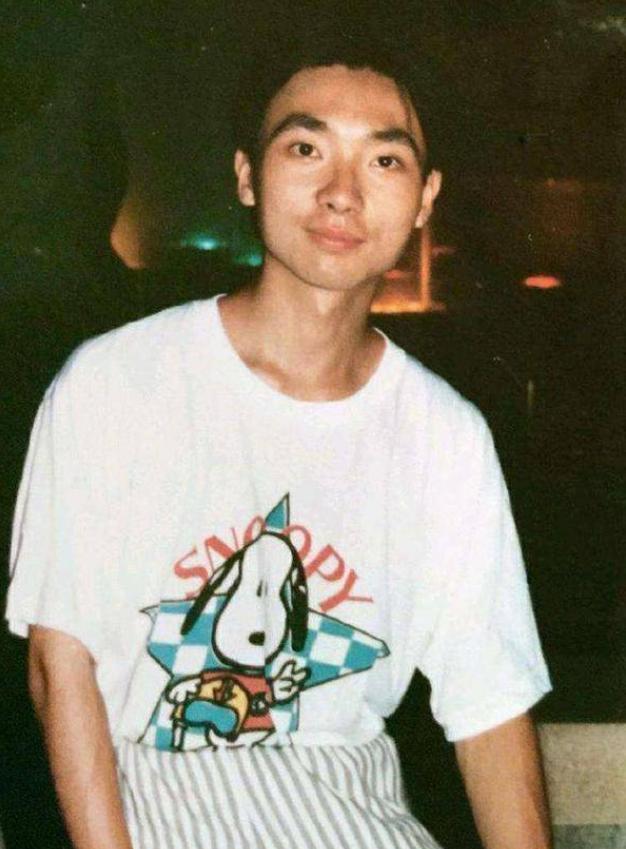 康辉：娶师妹刘雅洁，丁克22年让父母抱憾离世，风光的背后是眼泪