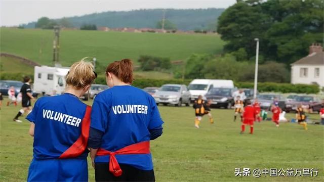 家长如何通过慈善参与孩子的成长？从台前，到幕后，再到并肩前行