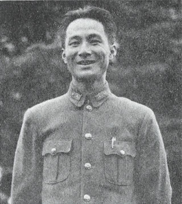国军将领被俘后故作潇洒遭暴揍，孙子是国足名将，曾送巩汉林手套