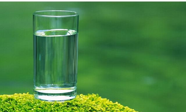 早上起床后要喝水，第一杯水怎么喝？