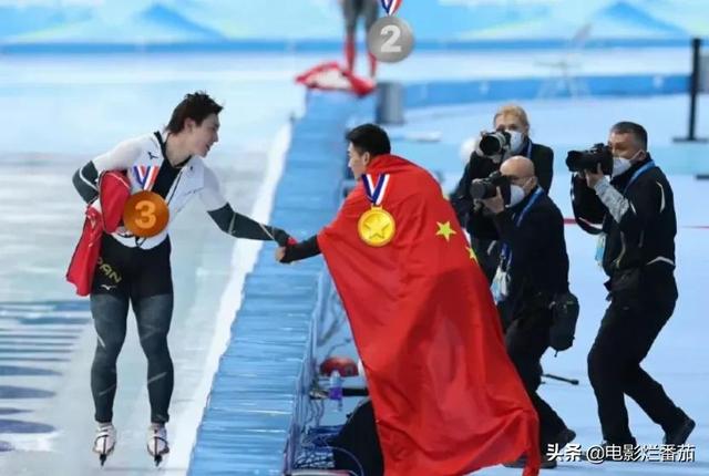 “擦拭领奖台”的丑态，曝出了韩国体育圈这些年不光彩的往事