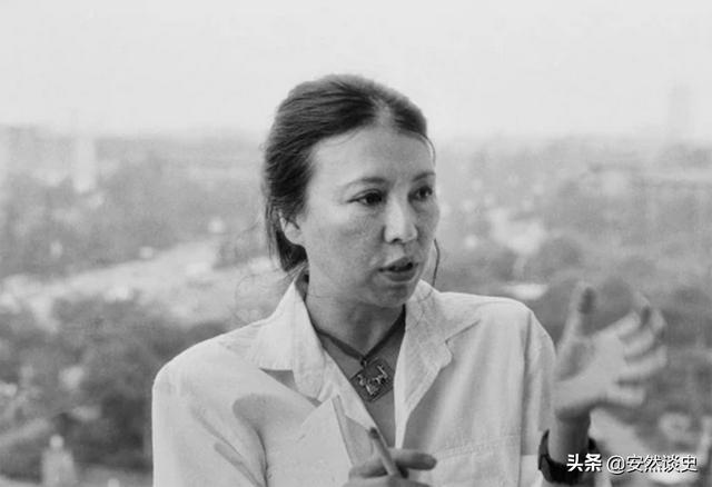 三毛真实的撒哈拉之旅：形同乞丐住垃圾旁，日用品靠捡，只剩爱情
